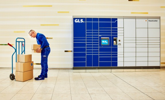 You can drop off and pick up your package at GLS Parcel Locker.